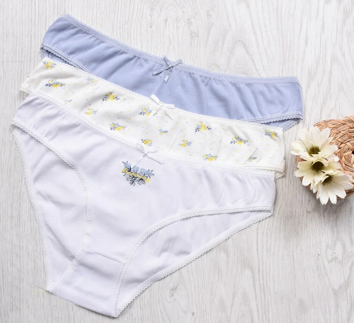 Ilustrační foto dámských kalhotek z bavlny