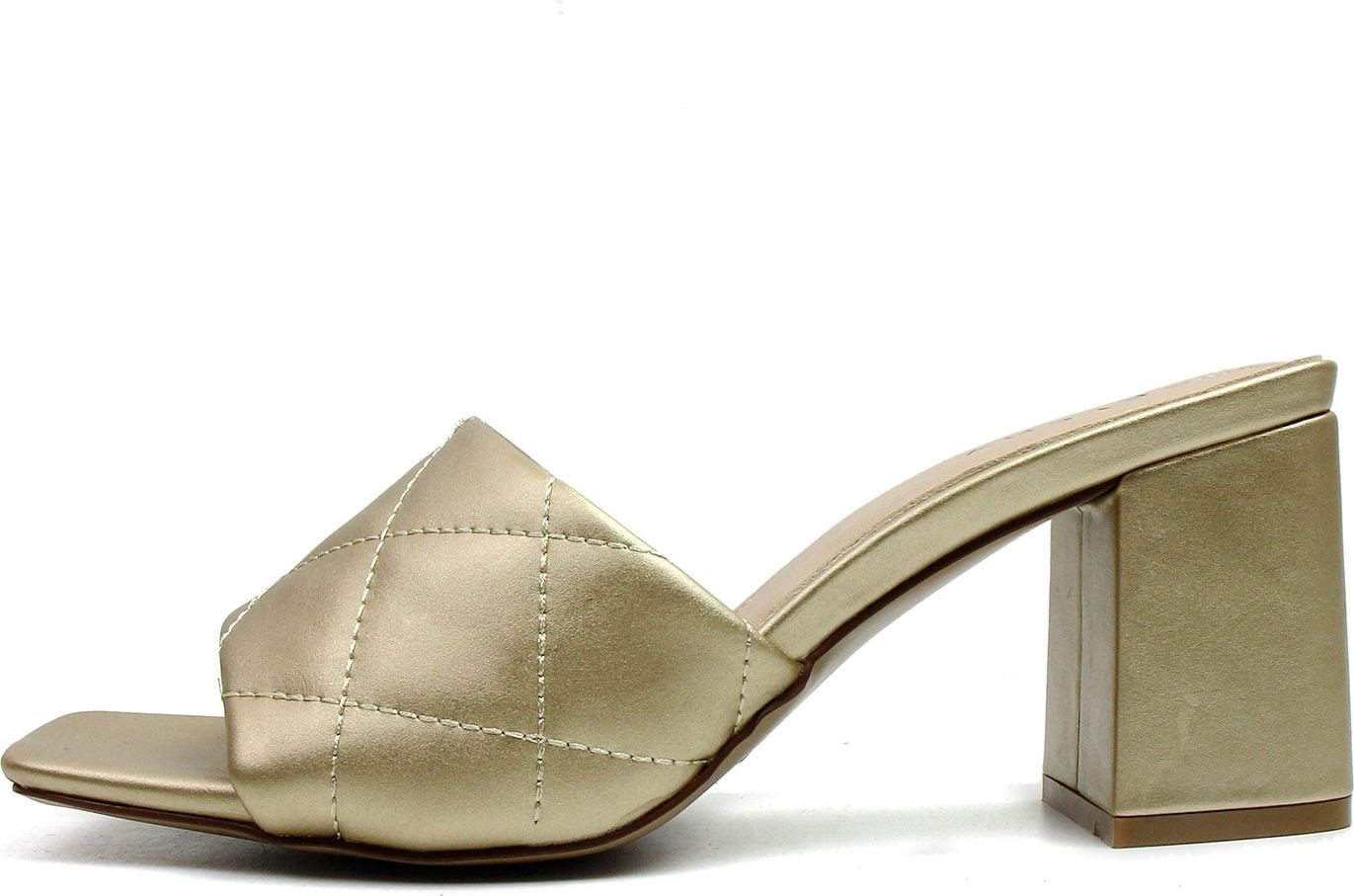 Celena Pantofle 'Cacie' zlatá