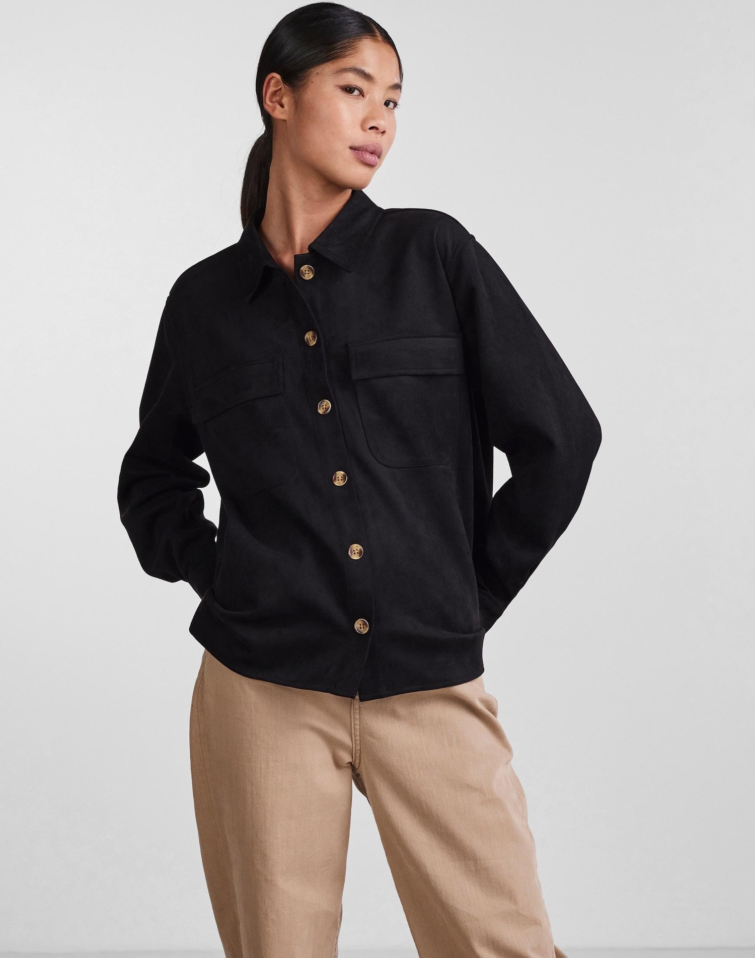 PIECES Přechodná bunda černá