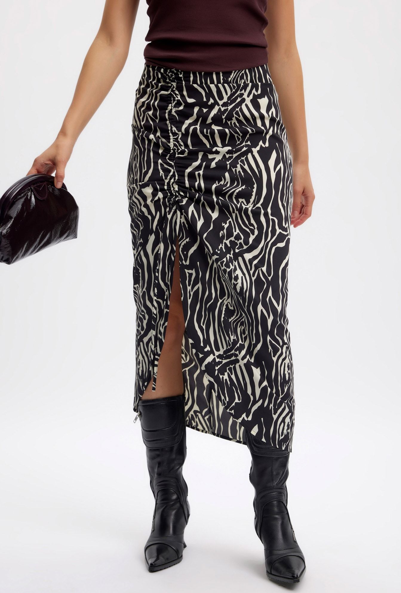 Sukně 'Braya' Gestuz černá / bílá